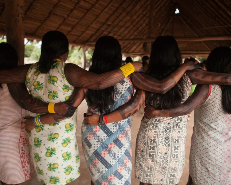 Mulheres dançando aldeia Mojkarako TI Kayapó _ Simone Giovine