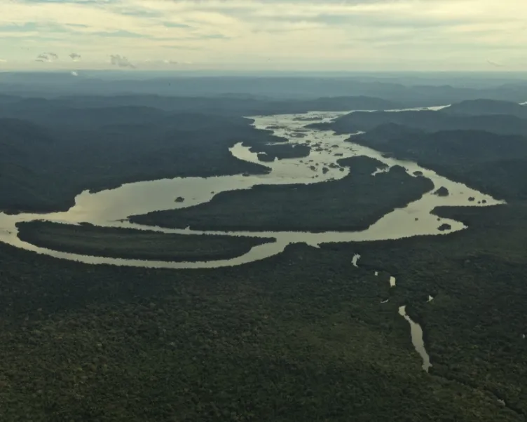 Vista aerea Rio Xingu epoca de chuva _ Simone Giovine
